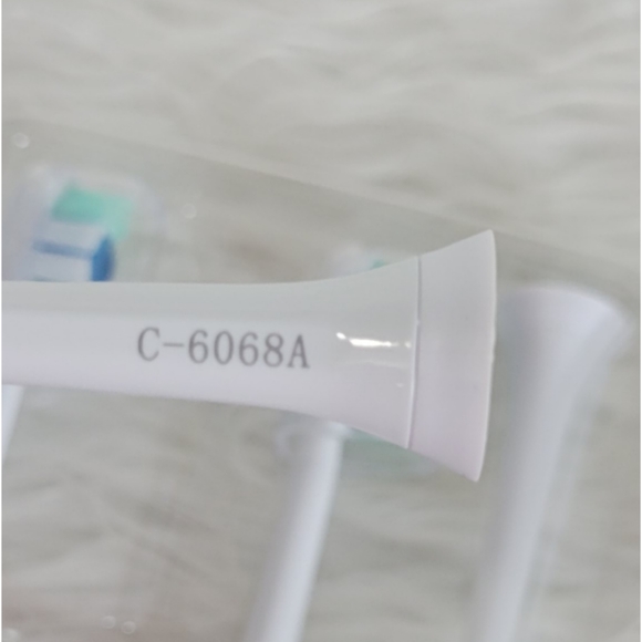 KHBO - 8 Toothbrush Refills - Picture 4 of 6